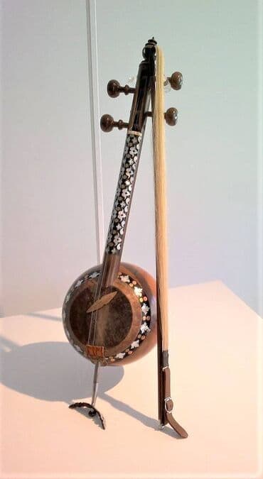 rəqs zalı: Kamança və Piano musiqi dərsləri. Salam. Dərslər ali təhsilli müəllimə — 4