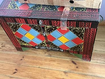 мох: Rəngli naxışlarla bəzədilmiş taxta sandıq/çemodan tipli qutu. - — 1