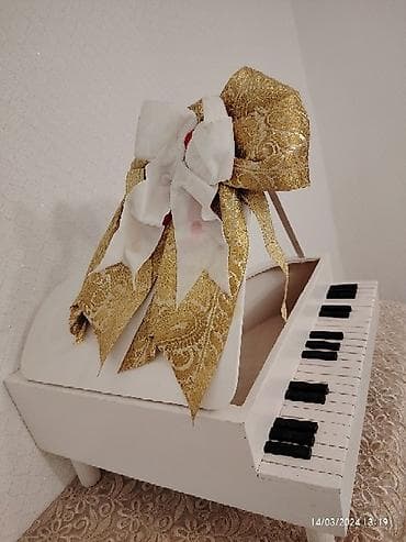 xonça şokolad: Xonca piano satilir icine sokolad ve cicek qoyub hediyye etmek olar — 7