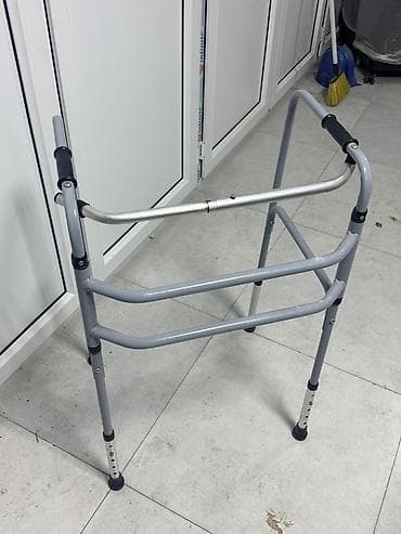 Gəzinti çərçivəsi (walker) - Material: yüngül alüminium gövdə, möhkəm