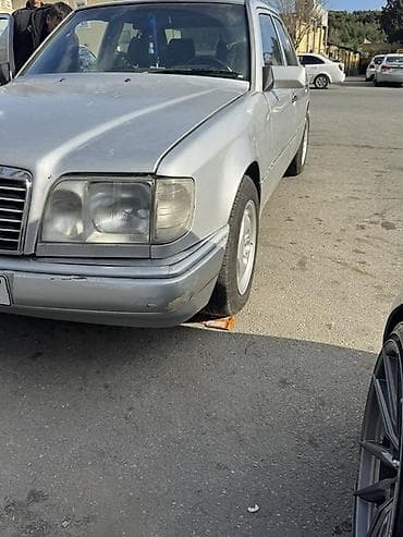 w124 arxa stop: Mercedes-Benz E-Class W124 sedan - Kuzov: 4 qapılı sedan, gümüşü rəng — 1
