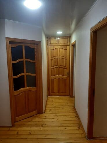 tələbələr üçün kirayə evlər otaq yoldası: 3 otaqlı, 59 kv. m, Orta təmir — 3