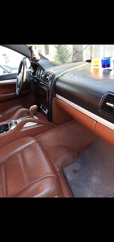 daxili kredit avtomobil: Porsche Cayenne (1-ci nəsil, restyling) – qara rəngli, tam ölçülü — 2