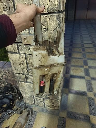 Məhsul: Avtomobil üçün şüşə yuma mayesi çəni (rezervuar) və dolum