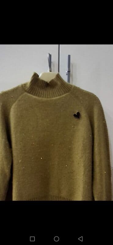 Kürklər: İsti Qadın sviteri satılır

- — 2