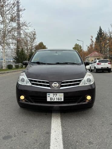 Nissan Tiida hatchback - Korpus: 5 qapılı hatchback, tünd qəhvəyi