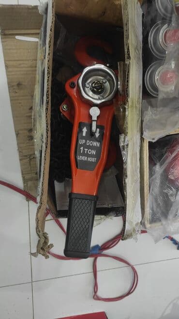 alət cantaları: 1 tonluq qaldırıcı mancanaq. Yuxarı və aşağı hərəkət üçün qolu var — 1