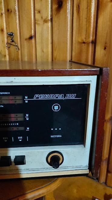 maqintafon ev ucun: Rekord 311 – sovet istehsalı masaüstü radiola - Model: Рекорд 311 — 2