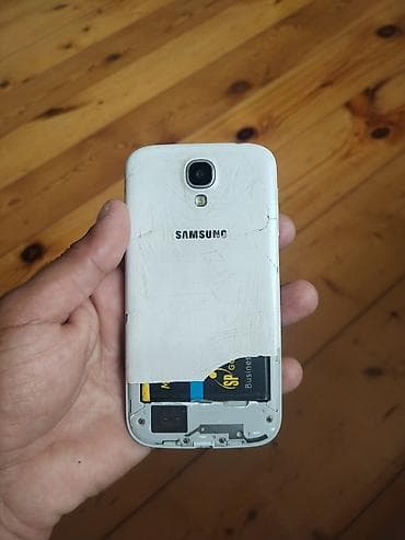 cat s60: Samsung Galaxy S4, 16 GB, rəng - Ağ, Qırıq — 2