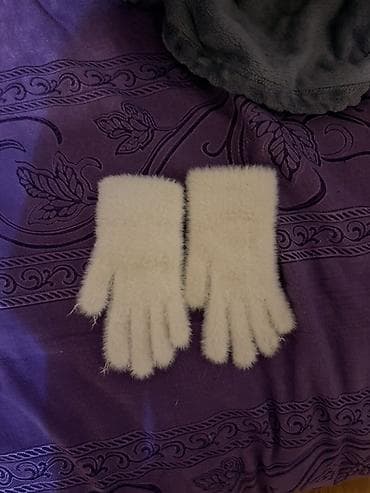 Yumşaq tüklü əlcək – ağ rəngdə, barmaqlı model. - Material lalafo.az -da Yumşaq tüklü əlcək – ağ rəngdə, barmaqlı model. - Material