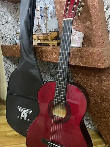 dynacord satilir: Yaxşı vəziyyətdə klassik gitara satılır. Yeni başlayanlar və hobbi — 1