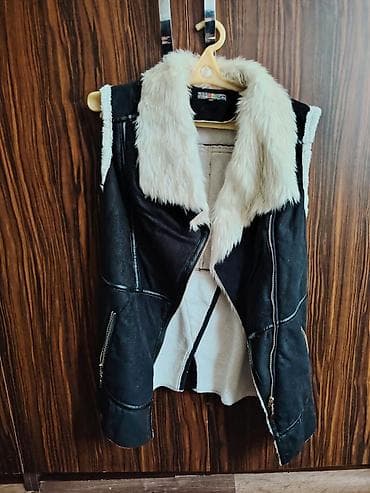 payiz donlari: Qadın üçün qolsuz kürk yaxalı jilet - Rəng: qara (daxili hissə — 2