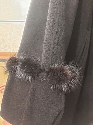 loreta palto: Palto.seliqeli az geyinilib.hec bir difekti yoxdu. Razmer 48.qollari — 3