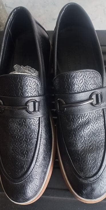 43: Kişi loafer ayaqqabıları – qara rəng - Üst hissə: naxışlı, hamar — 1