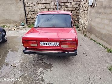 06 lada: VAZ 2107, qırmızı rəng, 4 qapı, sedandır. Mexaniki ötürmə, arxa — 7
