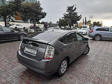 pirus 40 kuza: Toyota Prius: 1.5 л | 2007 г. Хэтчбэк — 3