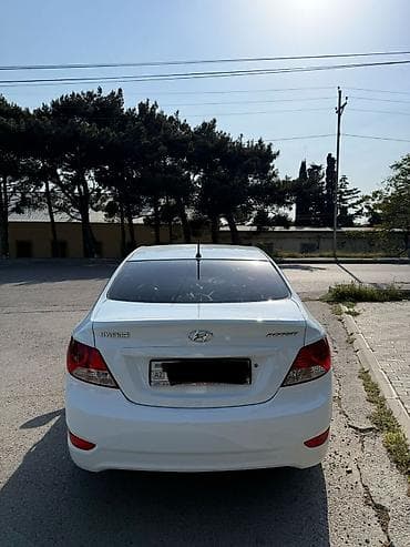 mersedes b klass: Hyundai Accent: 1.4 l | 2012 il Sedan — 3