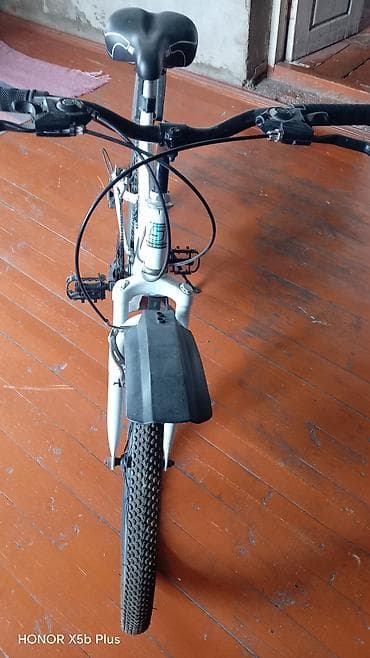 Velosiped – “Shimano” ötürücülü, ağ rəngdə şəhər/dağ tipli model