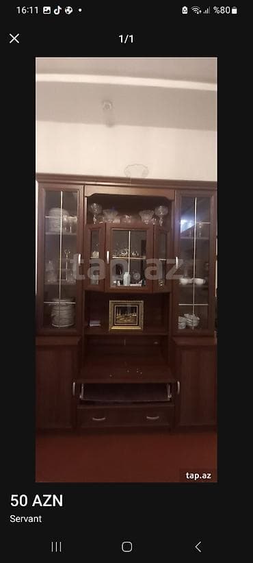 Servant – vitrinli qonaq otağı dolabı - Material: tünd ağac rəngli