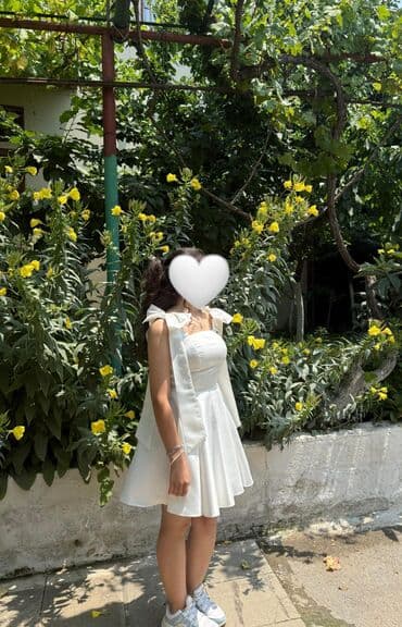 gəlinliklərin kirayə qiyməti: Ağ don Maraqlananlar üçün ətraflı video və ölçülər atılır Bir dəfə — 4