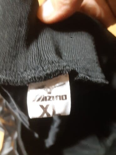 qaqa dəsti: Mizuno
idman geyimi
ancaq şalvaridi
XL
terletmek üçün — 2