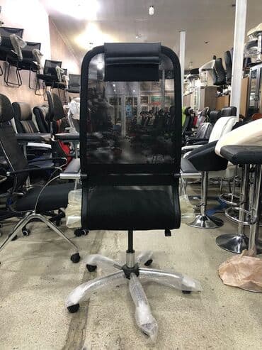 офисные кресла: Новый, С колесиками, Рукояти не регулируются, Кожа — 6