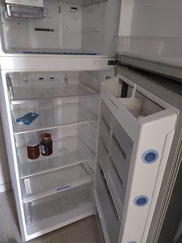 Mikrodalğalı sobalar: Soyuducu 220 azn satılır heç bir poblemi yoxdur ünvan İnqilab 17 ✨ — 2