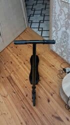 трюковой самокат в бишкеке: Şəhər üçün böyük təkərli skuter - Rəng: qara, minimalistik dizayn - — 4