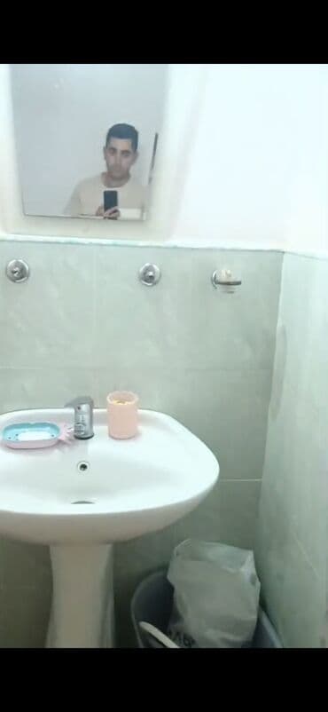 daskesende kiraye evler: Saray postunu keçəndən 200 m Bakıya tərəf, içəri yoldan 400 m məsafədə — 10