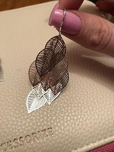 Sırğa, Ünvandan götürmə lalafo.az -da Sırğa, Ünvandan götürmə