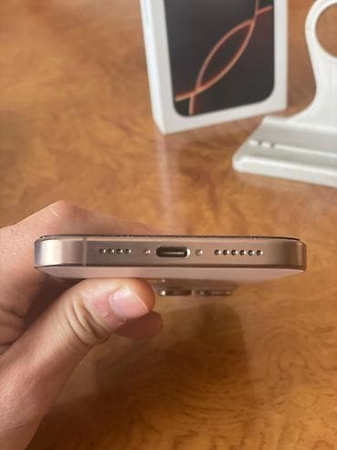 lg 82 ekran: IPhone 16 Pro Max, 256 GB, White Titanium, Simsiz şarj — 7