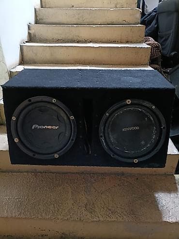 İki subvuferli akustik qutu - Markalar: Pioneer və Kenwood