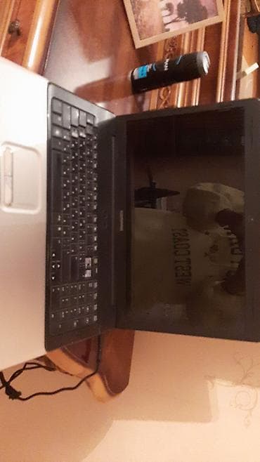 Noutbuk – Ubuntu Linux ilə - Ekran: təxminən 15–16 düym, mat örtüklü