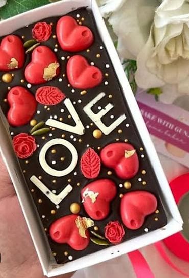 8 mart hediyyesi: Məhsul: Hand-made şokolad hədiyyəlikləri və dekorativ şokolad — 8