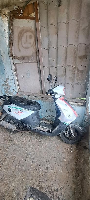 Şəhər daxili rahat hərəkət üçün kompakт skuter - Marka/model üzərində