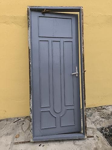 Dəmir qapı satılır möhkəmdir. gənclikdədi