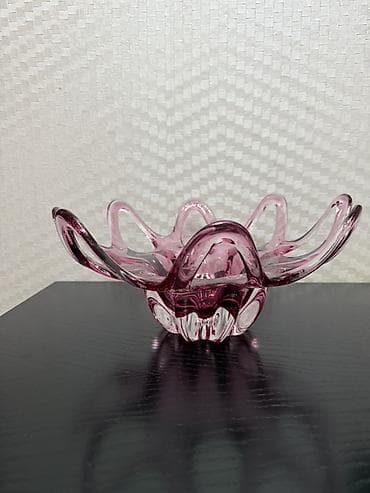 Bənövşəyi-çəhrayı tonlarda dekorativ şüşə meyvəqabı/çalov qabı. -