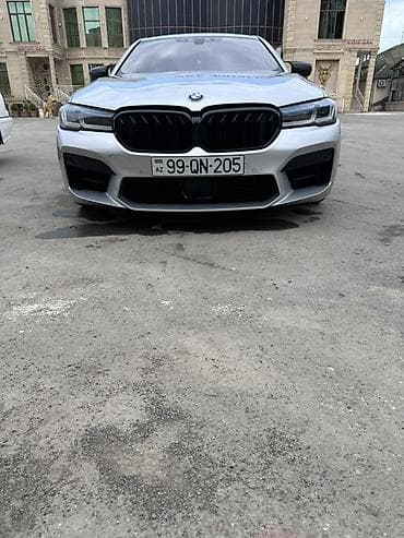 Nəqliyyat: BMW 5 Seriyası sedan – gümüş rəngdə, M paket vizual komplekti ilə — 2