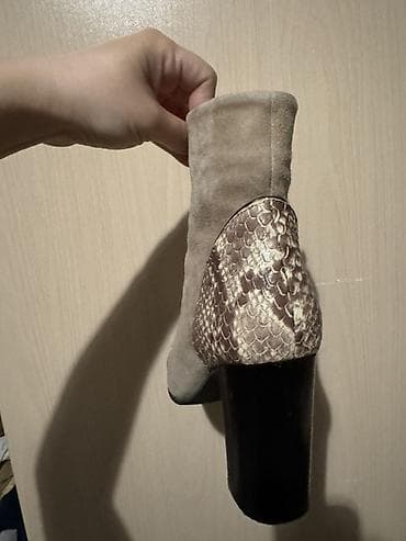 koja şalvarlar: Qadın botları – zərif dizayn, ilan dərisi effekti detallı - Model — 2