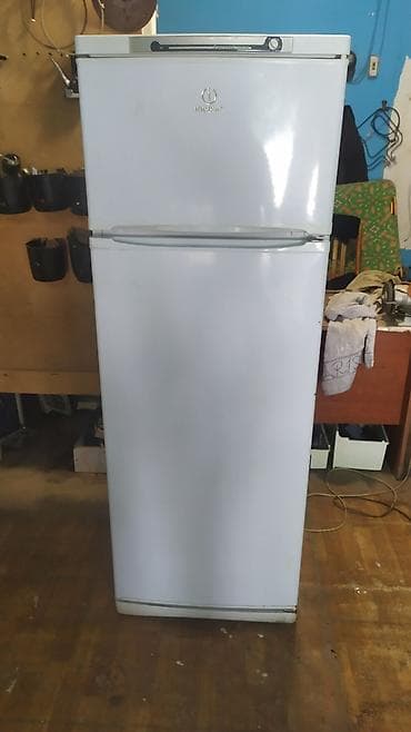 manqal satilir: 2 qapılı Indesit Soyuducu Satılır, rəng - Ağ — 1