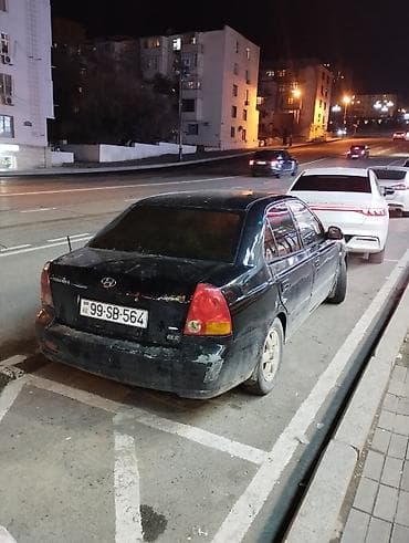 panel satisi: Hyundai Accent sedan (GLS), qara rəng. Texniki xüsusiyyətlər:mator — 3