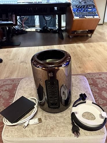 komputer aksesuar: Apple Mac Pro masaüstü kompüteri. Peşəkar studiyada bugunə kimi — 3
