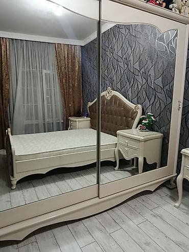 Klassik üslubda yataq otağı dəsti Komplekt: - Yumşaq kapitone — 2