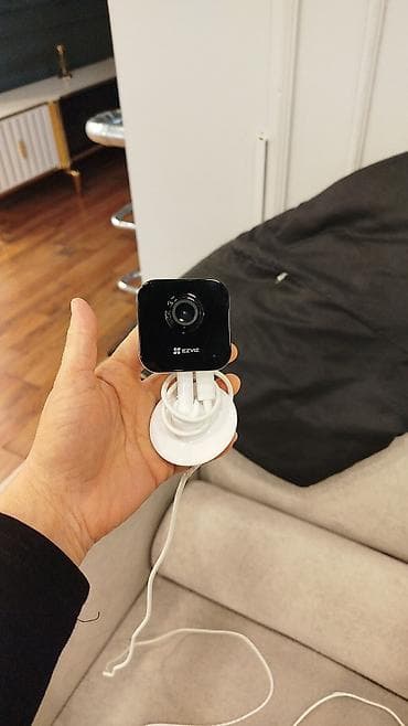 EZVIZ mini daxili təhlükəsizlik kamerası - Kompakt kvadrat dizayn