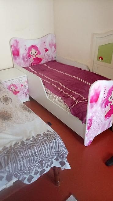 Uşaq kravatı və tumbası satılır. - Qiymət: 110 AZN - Ölçülər: eni 90 — 1