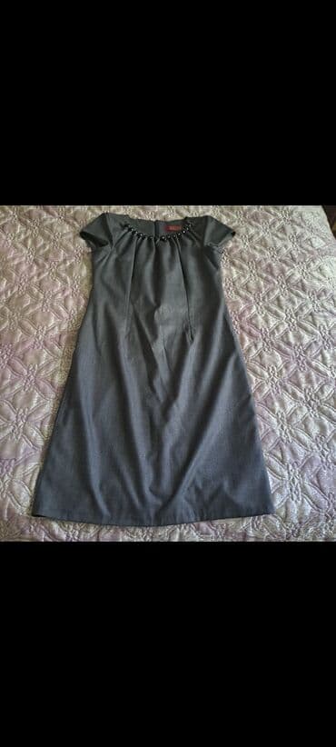 1 defe geyinilib,teze kimidir,razmer 40-42,rengi tund boz,elaqe whats