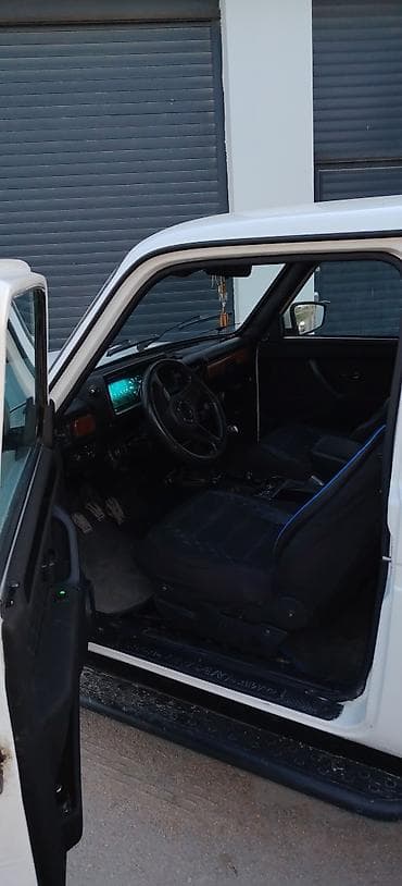 vaz dinama: VAZ Niva (Lada 4x4) – ağ rəngli, şəhər və off-road üçün praktik 3 — 2