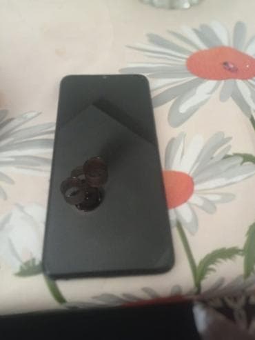 ıphone 17 pro max: Smartfon – qara rəngdə, böyük tamekranlı dizayn - Ön hissə: kənarlara — 3