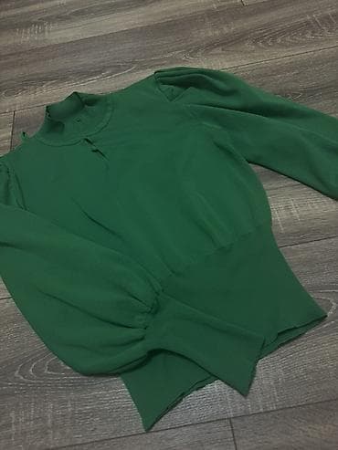 green witch saat: Yaşıl rəngdə qadın bluzası - Model: uzunqol, balon formalı qol ucları — 4