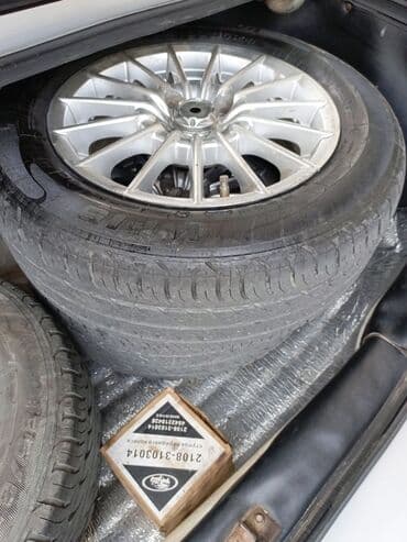 Stəkanlar: Yüngül lehimli disklərlə birlikdə avtomobil təkərləri dəsti. - — 2